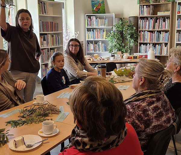 "Biblioteka z klimatem” w Kiełpinie. Warsztaty, które zmieniają otoczenie-73035