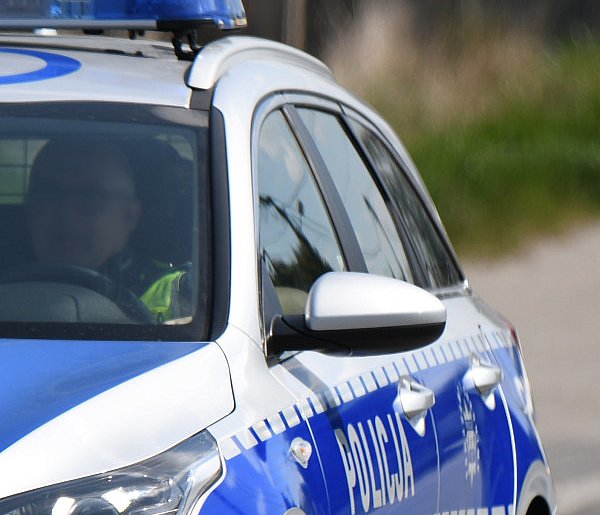 Sierakowice. Awantura przy stacji paliw. Kobieta usiłowała odjechać-73169