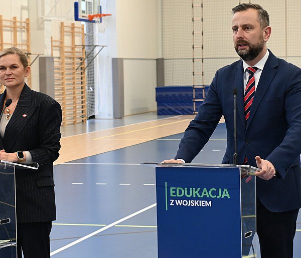 Szefowie MON i MEN zainaugurowali w Kartuzach ważny projekt edukacyjny-73280