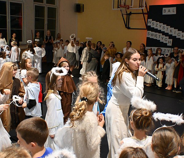 Kartuzy. Dzieci i dorośli przebrali się za świętych i wspólnie się bawili-73373