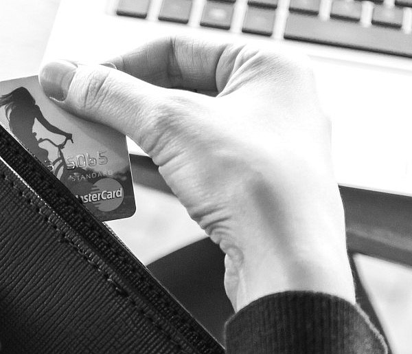 Uwierzyli oszustom i w ciągu trzech dni stracili blisko 111 tys. zł!-73532