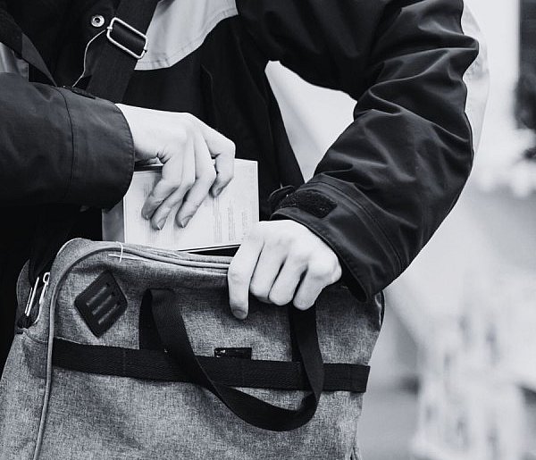 Chwaszczyno. Kradła w jednym ze sklepów. To nie był jedyny problem-73565