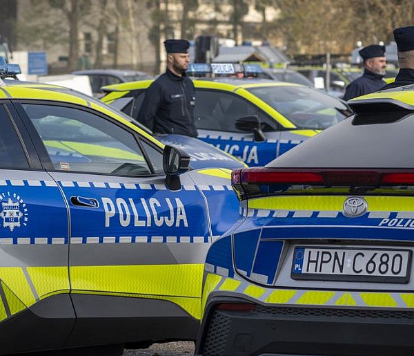 Region. Policja otrzymała ekologiczne radiowozy. Pomogła m.in. gm. Żukowo-73698