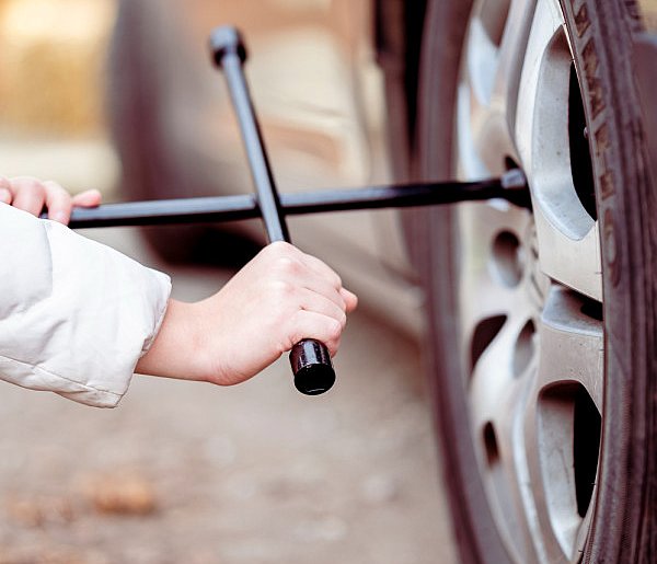 Z pozoru drobiazg, a może skończyć się tragedią. Urząd ostrzega kierowców-73710