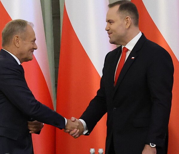 Tusk czy Nawrocki? Sondaż wskazał kto jest lepszym politykiem-73763