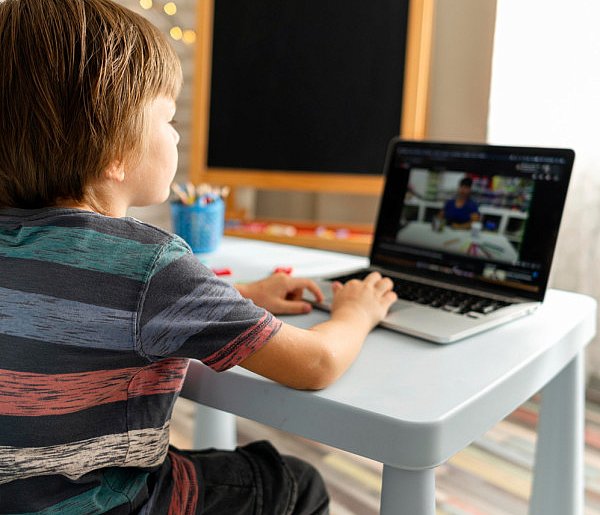 Popularni influencerzy mogą mieć kłopoty. Treści dla dzieci budzą kontrowersje-73883