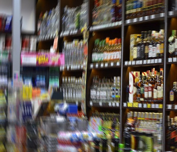 KAS ostrzega przed kupowaniem alkoholu nieznanego pochodzenia-74143