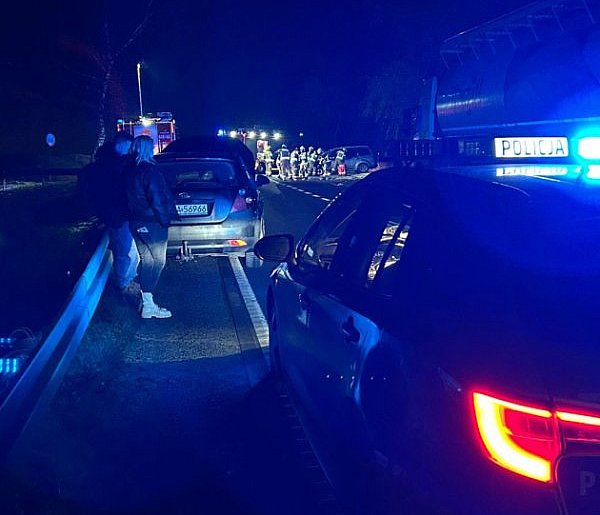 Lniska. Wyglądało groźnie. Sprawcy kolizji ukarani mandatami-74352