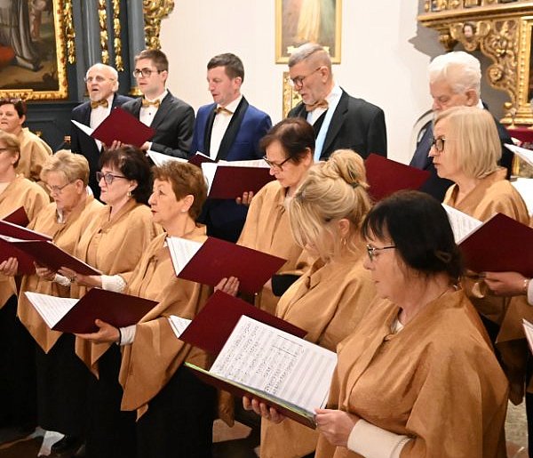 Chór "Harmonia" z Żukowa świętuje 105-lecie działalności-74346