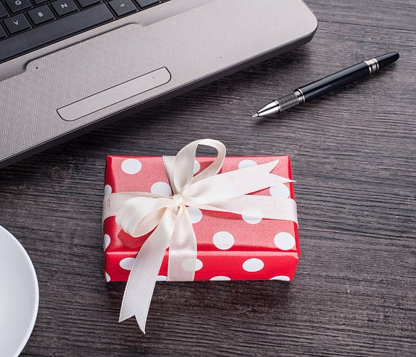 Świąteczna paczka może stać się problemem. Skarbówka patrzy z ukrycia-74516