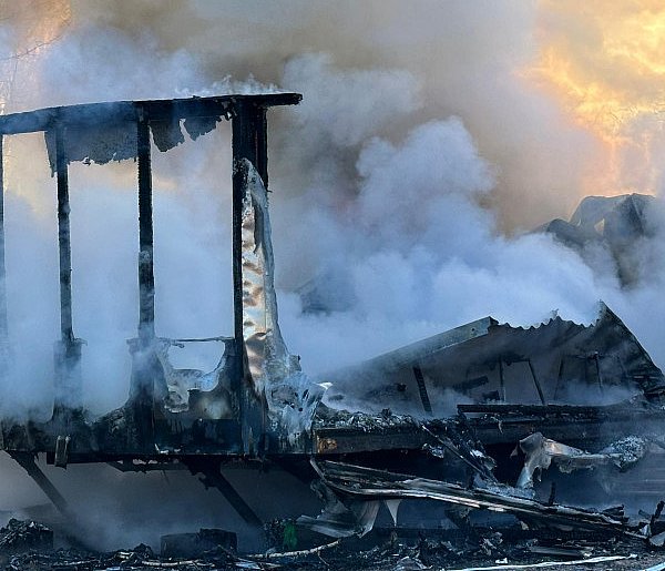 Hopy. Mężczyzna doprowadził do pożaru. Trafił do szpitala-74514