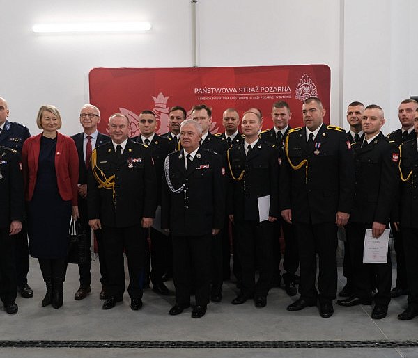 Funkcjonariusze KP PSP w Kartuzach odznaczeni na uroczystości w Bytowie-74661