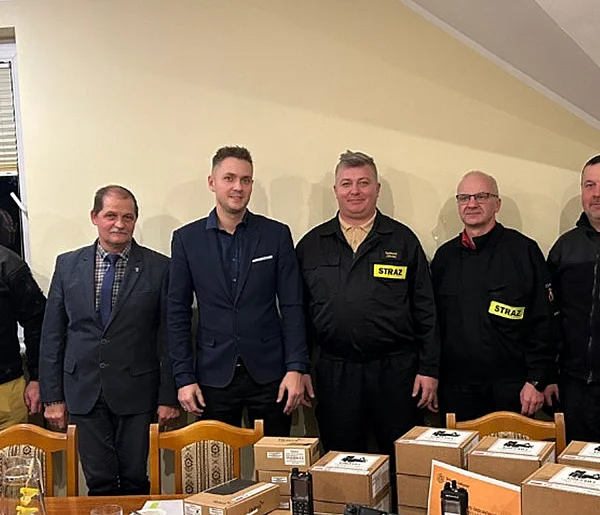 Wszystkie jednostki OSP Somonino otrzymały nowe radiotelefony-74745