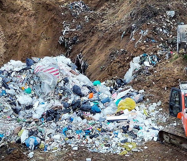 Nocami zakopywali tony odpadów m.in. na terenie pow. kościerskiego-74821