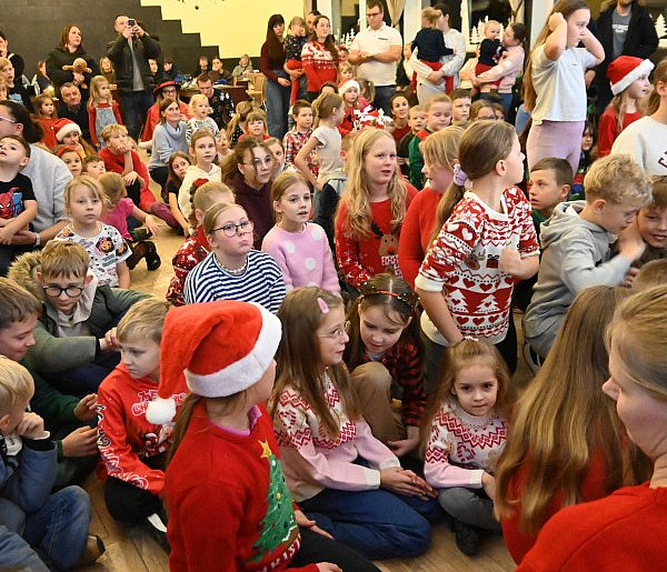 Piernikowe szaleństwo i koncert, czyli Chmieleńskie Spotkanie z Mikołajem-74892