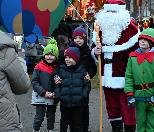 Uśmiechy, upominki i choinka. Mikołajki w Kartuzach pełne atrakcji-74889