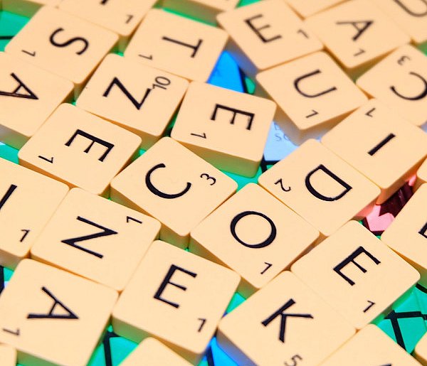 Co to znaczy "szponcić"? Młodzieżowe Słowo Roku 2025 już wybrane-74956