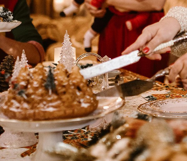 Święta pełne nadmiaru - Polacy wyrzucają 61,7 tony jedzenia-74946