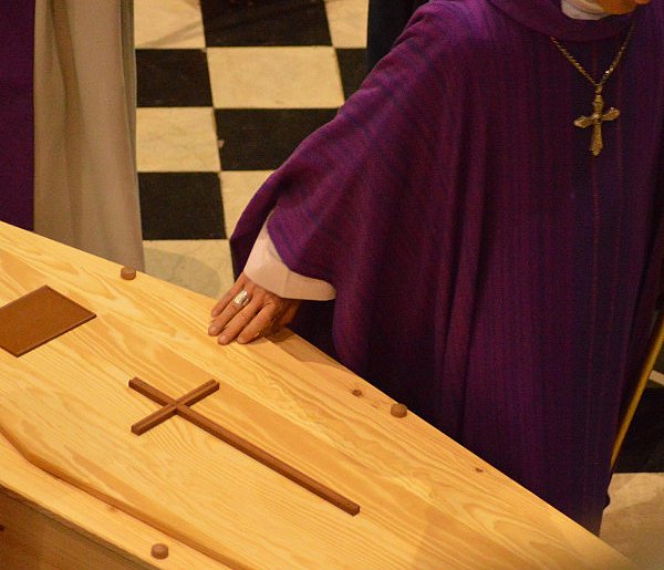 Rewolucja w pochówkach coraz bliżej. Tego w Polsce jeszcze nie było-75019