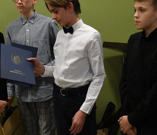 Listy gratulacyjne dla stypendystów z gm. Sierakowice-75090