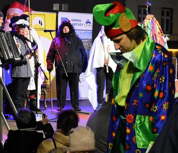 Życzenia, kolędy i świąteczna atmosfera na kartuskim Rynku-75186