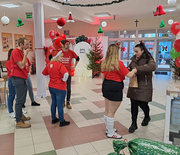 Prawie 20 tys. rodzin otrzymało wsparcie dzięki akcji Szlachetna Paczka-75265