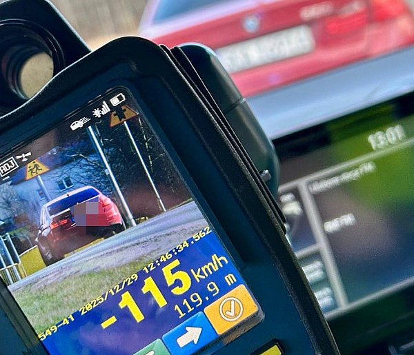 Mojusz. Kierująca BMW pędziła 115 km/h w obszarze zabudowanym!-75727