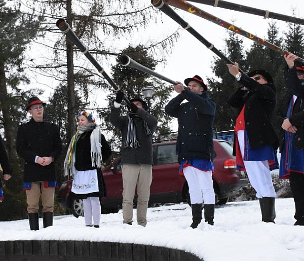 Chmielno. Na powitanie Nowego Roku zabrzmiały bazuny. To tradycja-75820