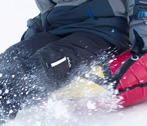 Kulig za samochodem to kiepski pomysł. Apel o bezpieczną zabawę na śniegu-76027