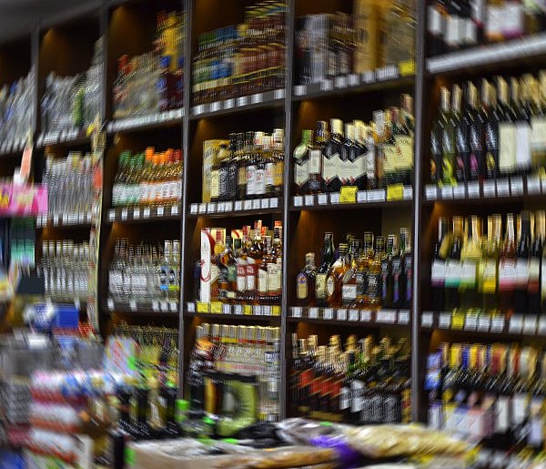 Spada sprzedaż alkoholu. Problemem nie jest cena-76099