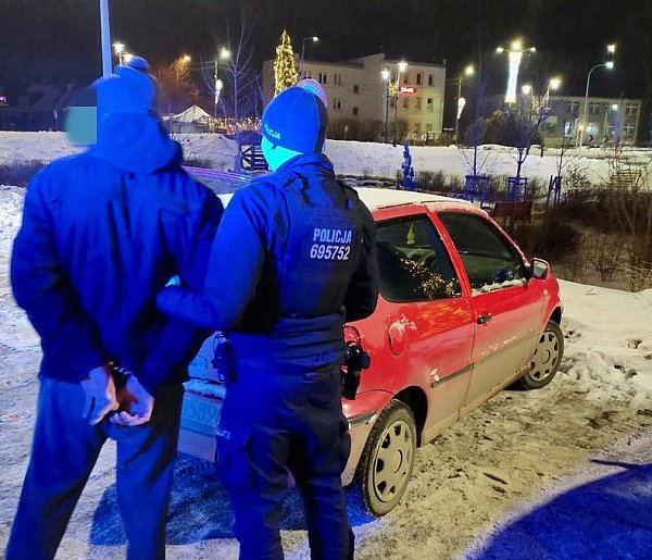 Żukowo. Kierował pod wpływem narkotyków. Miał też co nieco przy sobie-76111