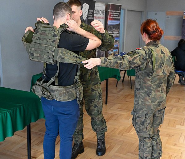 Wojsko wzywa na komisje. Chodzi głównie o te roczniki-76275