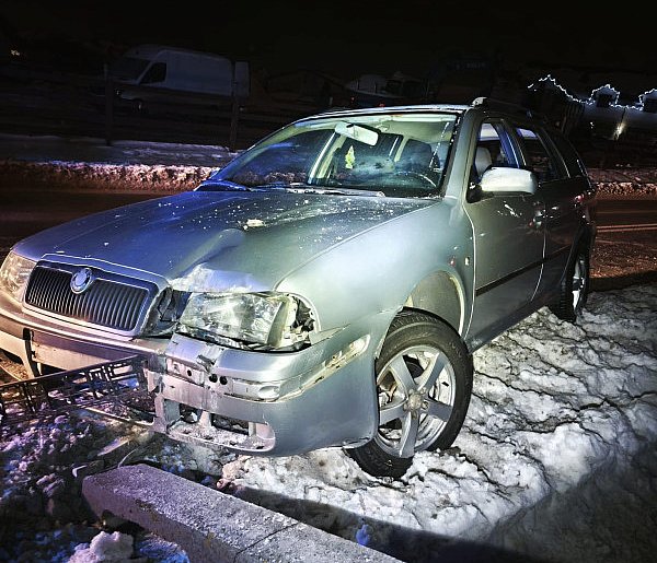 Jeden staranował słup, inny jechał zygzakiem. Policyjna seria interwencji