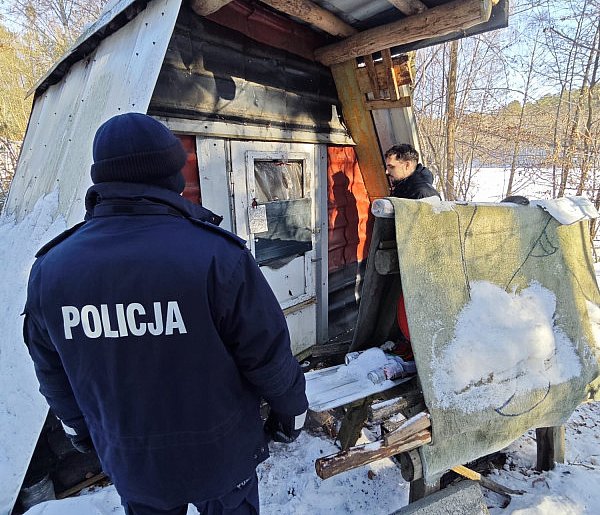 Sierakowice. Silny mróz - reakcja służb. Opał i jedzenie dla potrzebujących