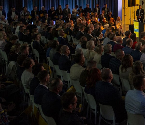 Członkowie partii mówią o końcu Polski 2050