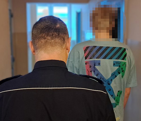 17-latek zatrzymany z torbą narkotyków. Sprzedawał je rówieśnikom