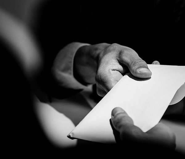 Badania dotyczące korupcji nie są optymistyczne. Ile osób wręcza łapówki?