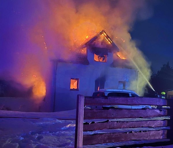 Gapowo. Poważny pożar budynku. Jedna osoba podtruła się dymem