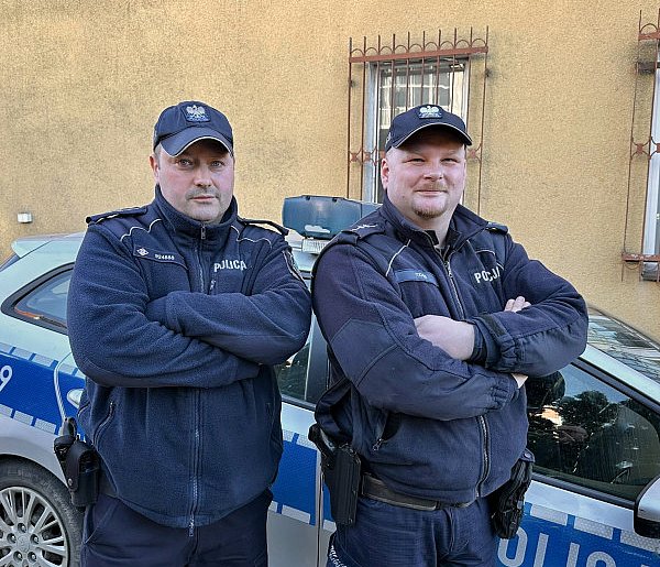 Sekundy decydowały o życiu 26-latka. Policjanci zdążyli w ostatniej chwili
