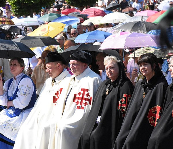 Do różnych przyparafialnych organizacji należy 2,5 mln osób