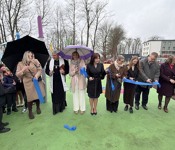 Żukowo. SP nr 1 świętowała 50-lecie nadania imienia. Otwarto plac zabaw