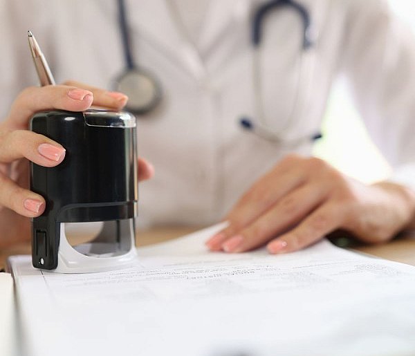 Wzrosną zarobki minimalne lekarzy i personelu medycznego