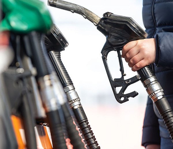 Rosną ceny hurtowe paliw. Efekt widać na stacjach benzynowych