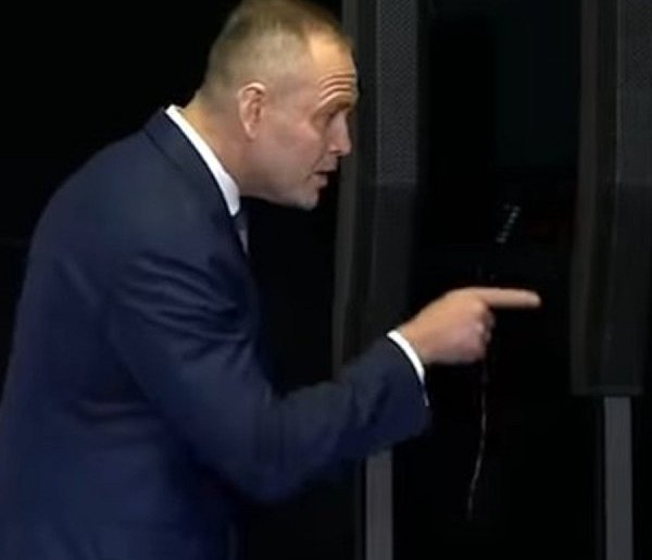 Nawrocki pokazał prawdziwą twarz? "Pan się ogarnie i słucha"