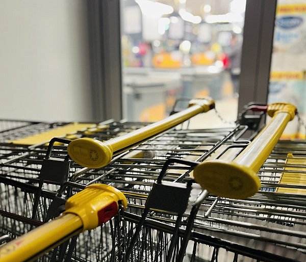 Do której pracują sklepy w Wielką Sobotę?