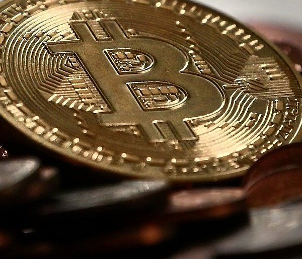 Premier o powiązaniach polityków prawicy z giełdą kryptowalut