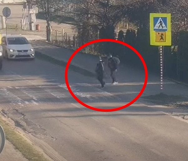 Staniszewo. Skandaliczny manewr kierowcy. Na przejściu były dzieci!