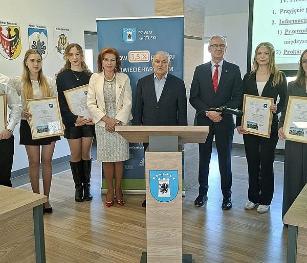 Nagroda za kaszubską pasję. Uczniowie wyróżnieni przez Halinę Ewę Buchacz