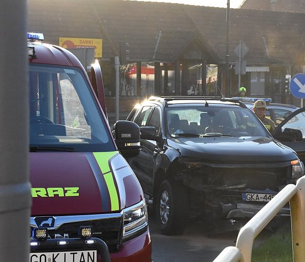 Sierakowice. Zderzenie aut w centrum miejscowości