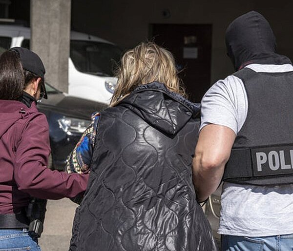 Zatrzymania w Kartuzach. Chodzi o fikcyjne małżeństwa i karty pobytu